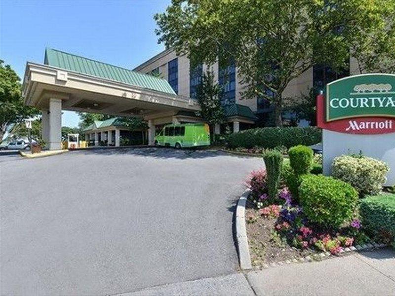 Готель Courtyard By Marriott New York Laguardia Airport Екстер'єр фото