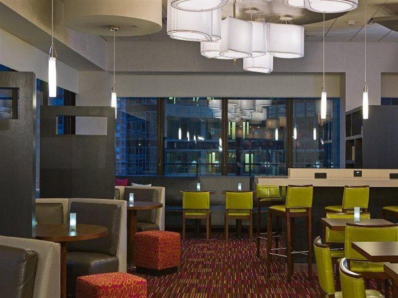 Готель Courtyard By Marriott New York Laguardia Airport Екстер'єр фото