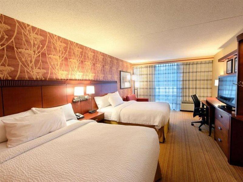 Готель Courtyard By Marriott New York Laguardia Airport Екстер'єр фото
