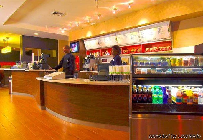 Готель Courtyard By Marriott New York Laguardia Airport Ресторан фото