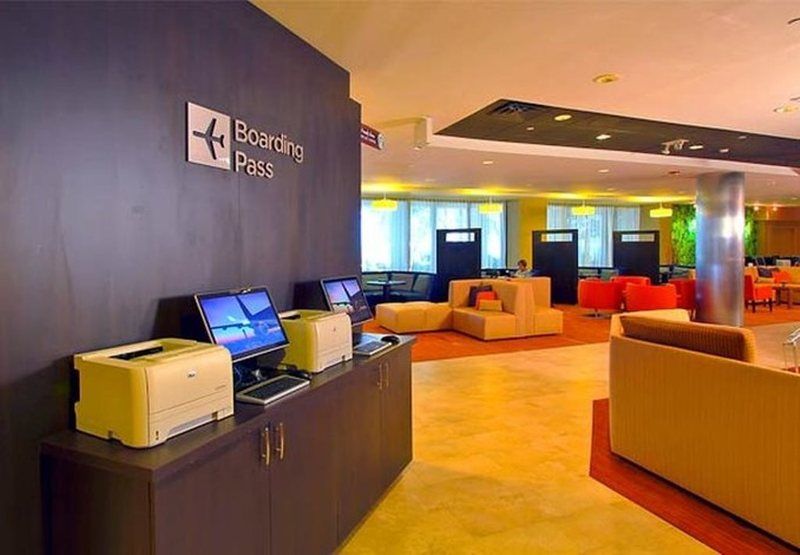 Готель Courtyard By Marriott New York Laguardia Airport Ресторан фото