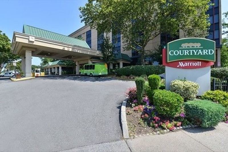Готель Courtyard By Marriott New York Laguardia Airport Екстер'єр фото